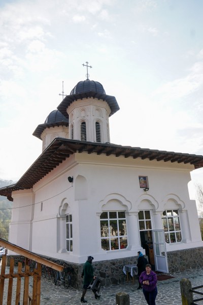 2_400x600.jpg