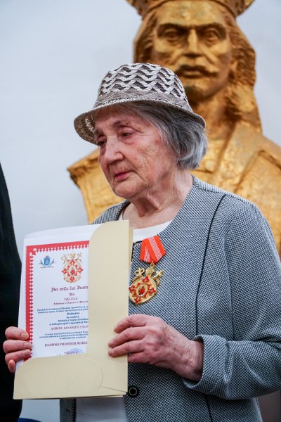 31_400x600.jpg
