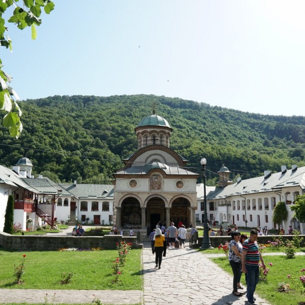 2_1024x683-1024x1024.jpg